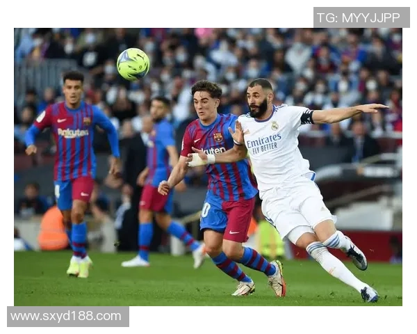 巅峰对决皇马与巴萨再度交锋球迷热情高涨期待精彩瞬间