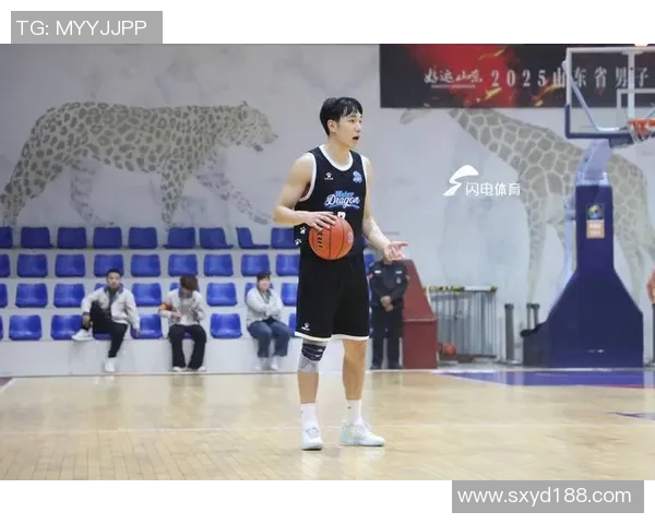 广东与山东篮球赛激战正酣谁能在这场对决中笑到最后